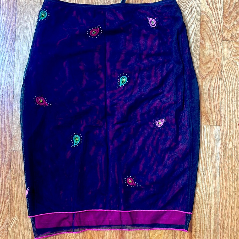 LAUNDRY size 4 mesh midi skirt embroidered black and pink